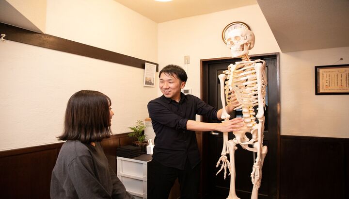 施術を行った上で身体の状態を説明 日常生活でのセルフエクササイズ指導も